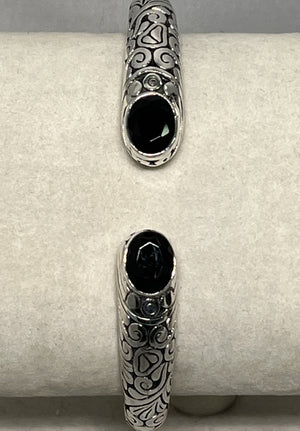 Bracelet with a Black Onyx gemstone.