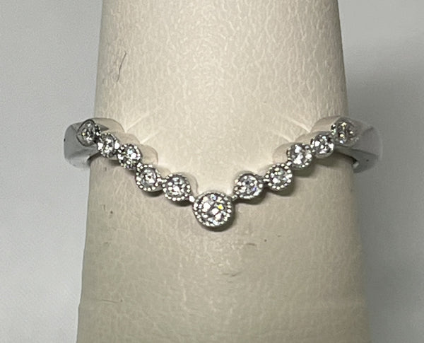 Pretty "V" Diamond Ring