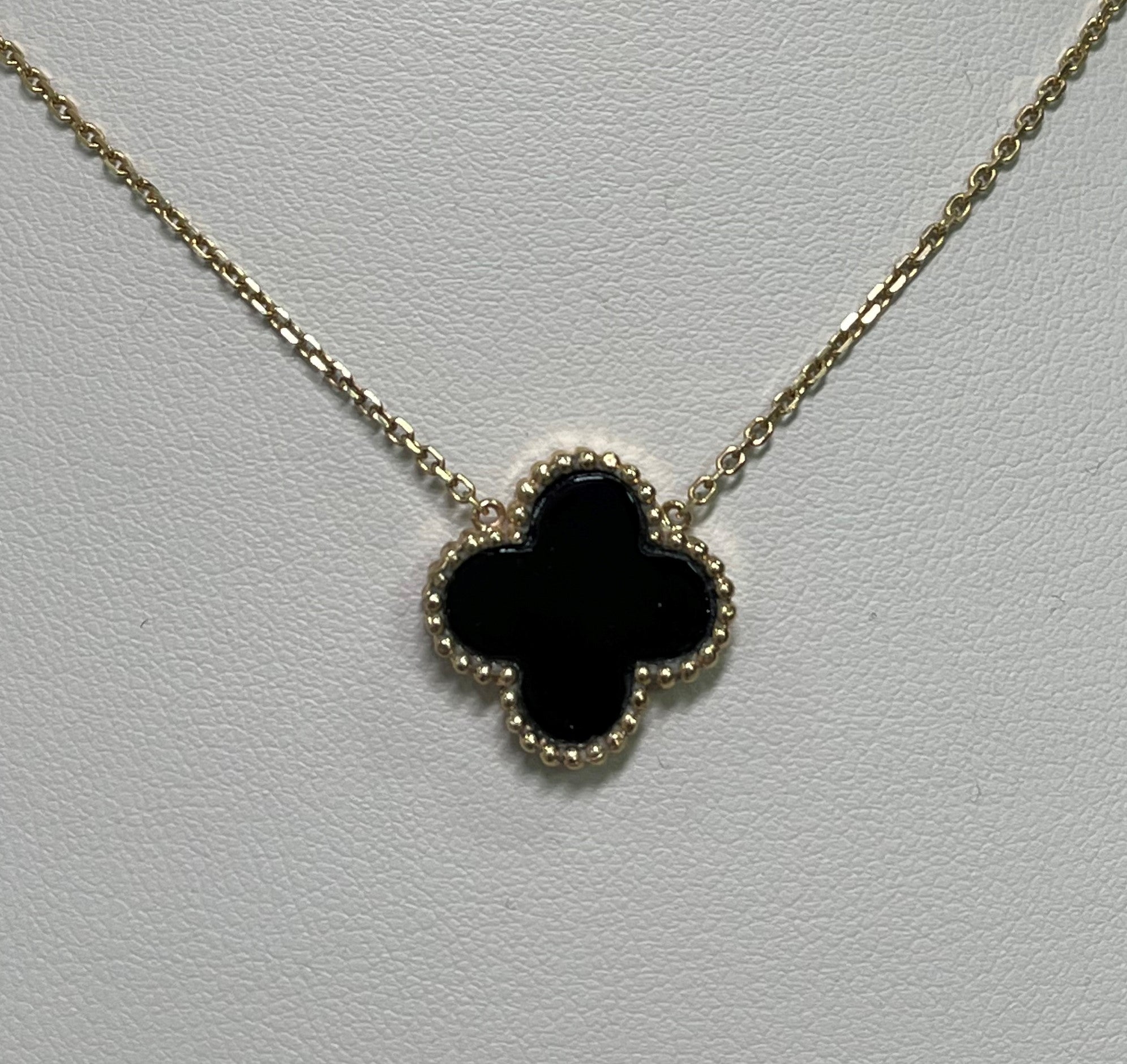 Single Black Onyx Clover Necklace in Gold (Small & Medium) – picntell