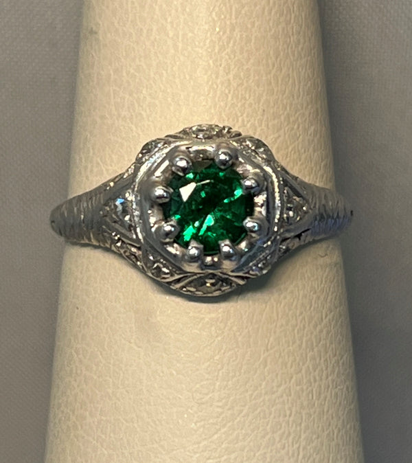 18 Karat Gold Vintage Diamond and Emerald Ring