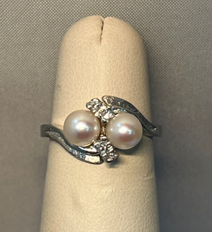 Vintage 2 Pearl Diamond Ring