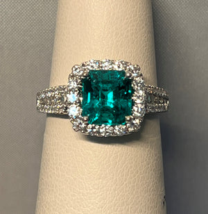 Stunning 18 Karat White Gold Emerald and Diamond Ring