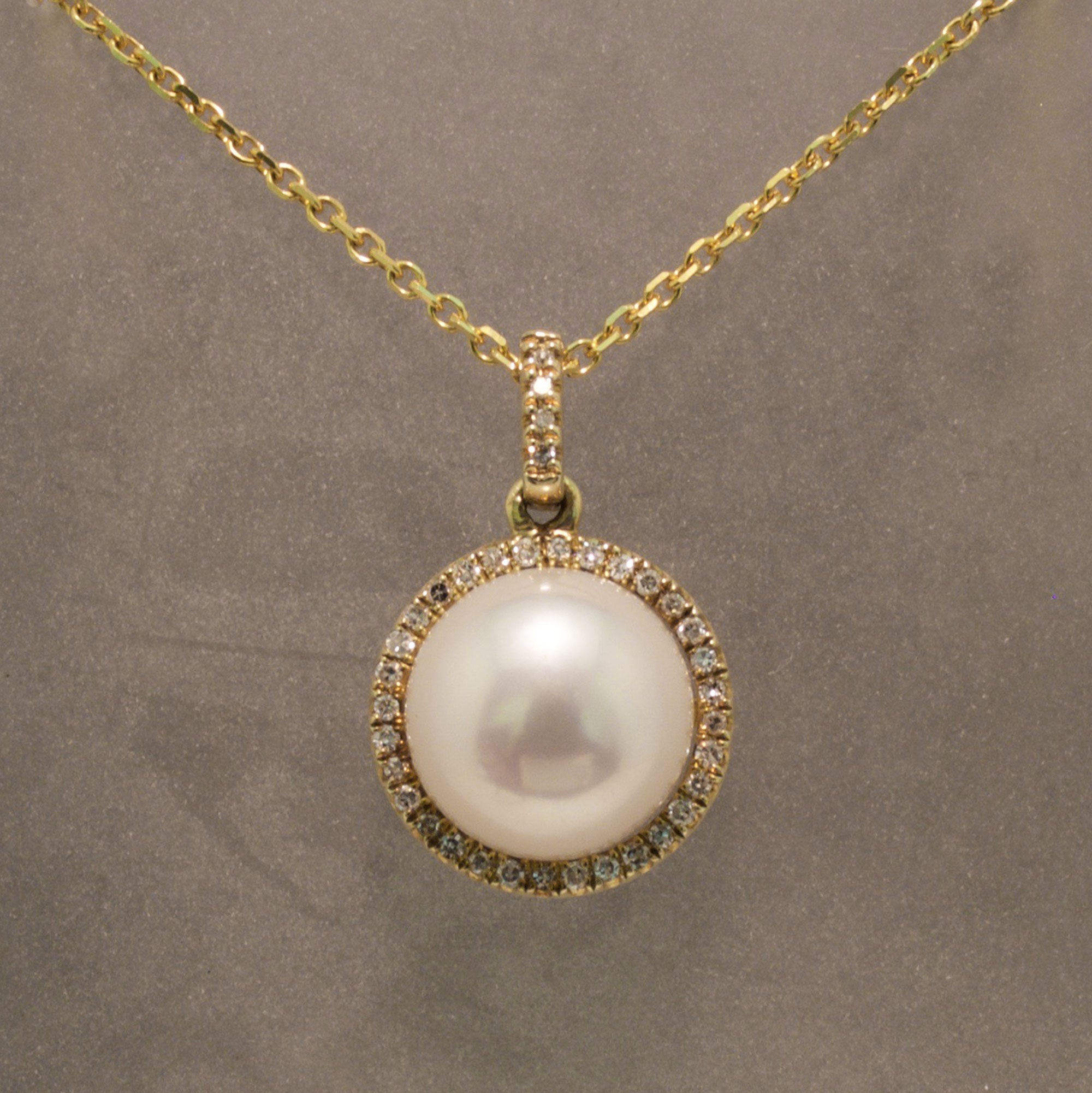 Diamond pendant with pearl Clearance